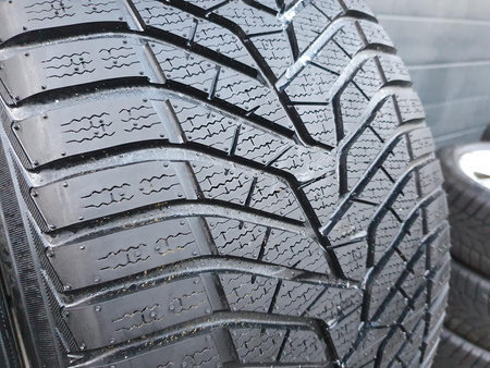 315/35R21 Yokohama Bluearth Winter V905 opony zima montaż gratis 2361A