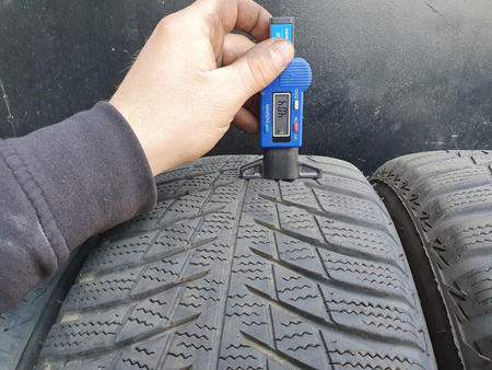 215/60R16 Bridgestone Blizzak LM001 XL komplet opon zima 5,3mm nr6984