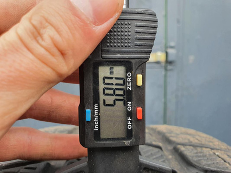 235/55R19 Pirelli Scorpion Winter opona pojedynka zima 5,8mm P975