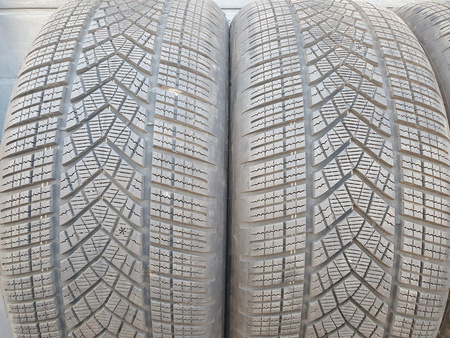 255/50R21 Goodyear UltraGrip Performance komplet opon zima 7,7mm 2329