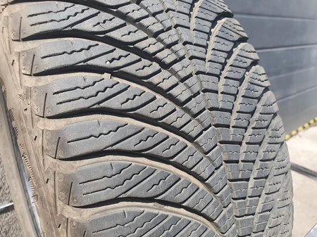 205/55R17 Goodyear Vector 4Seasons GEN-2 opona całoroczna 7,0mm P702