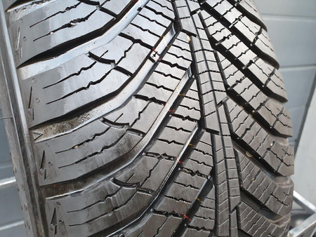 255/60R17 Kumho Solus 4S HA31 opona pojedynka całoroczna 8,0mm P798