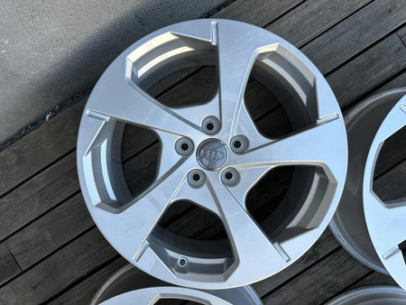 Oryginał felgi 18cali 8V0 Audi A3 S3 A4 B7 Q3 Vw Golf Touran