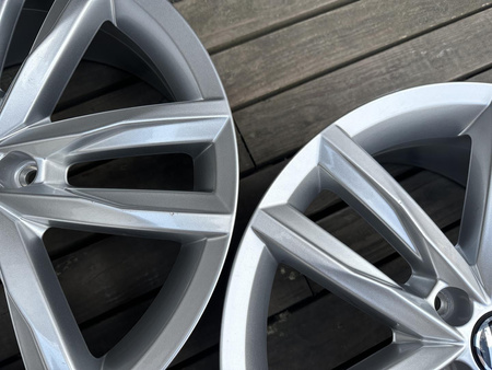 Oryginał felgi 17cali 2G0 Vw Polo Bora Lavida Vento Golf 5x100