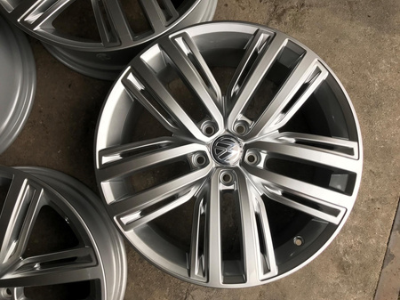 Oryginał Nowe felgi Vw 5NA 19 cali Vw Tiguan Golf Passat Scirocco Touran