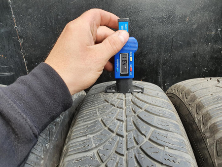 165/70R14 Goodyear Ultragrip 9 komplet opon zima 5,3mm nr4090