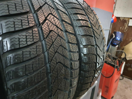 235/45R18 Pirelli Sottozero 3 komplet opon zima 8,5mm nr8803