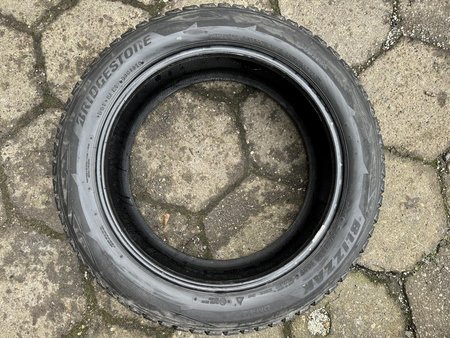 235/55R20 Bridgestone Blizzak DM-V2 para opon zima 8,3mm nr2362