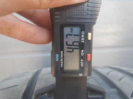 255/40R19 Kumho Ecsta PS71 opona pojedynka lato 4,6mm P975