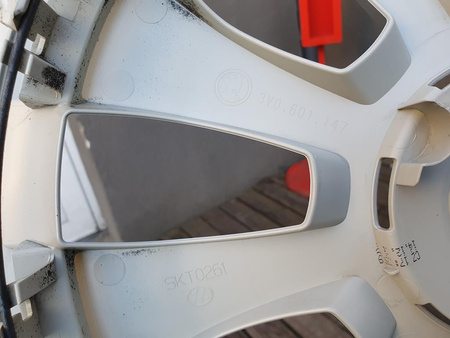 Oryginalne kołpaki 3V0601147 16cali Skoda Fabia Octavia Superb