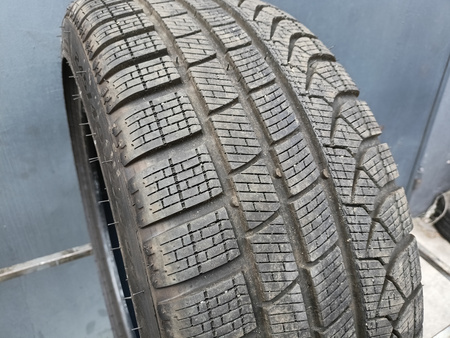 245/40R19 Pirelli P Zero Winter XL opona pojedynka zima 7,9mm P924