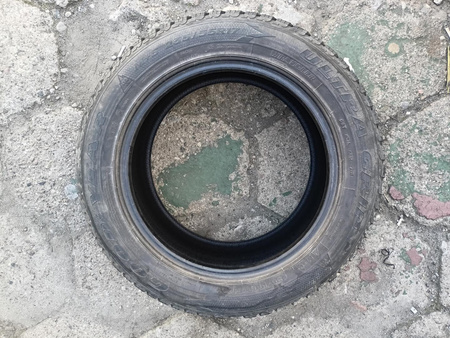 235/55R17 Goodyear UltraGrip komplet opon zima 6,6mm nr7250