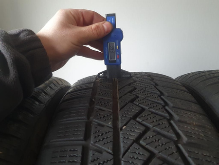 225/55R17 Continental WinterContact komplet opon zima 7,4mm nr7574