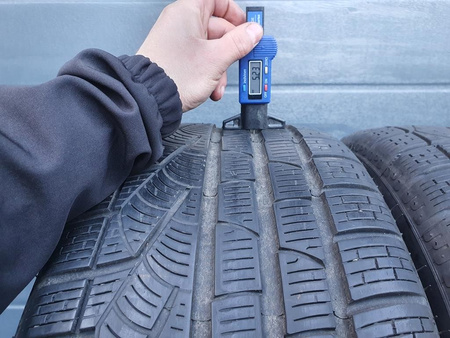 255/40R18 Pirelli Sottozero Winter RSC para opon zima 5,2mm nr8363B