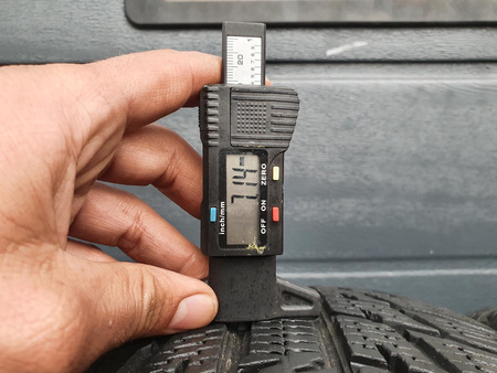 225/60R18 Nokian WR SUV 3 XL komplet opon zima 7,1mm nr8833