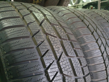 235/55R18 Continental ContiWinterContact komplet opon zima 8,6mm 8275