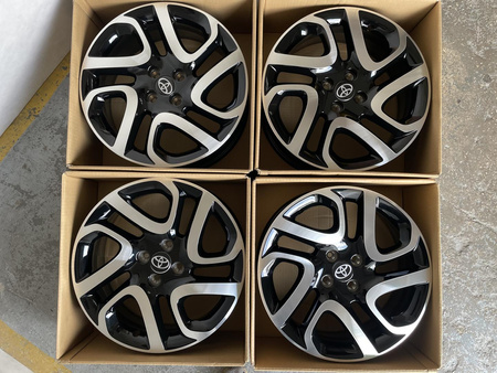 Felgi aluminiowe 17cali Toyota Yaris Aqua Corolla Raize Glanza