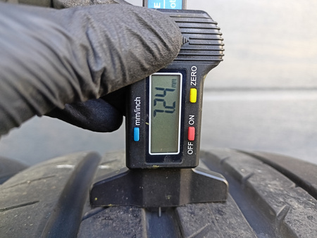 255/40R18 Yokohama Advan Sport V105 para opon lato 7,2mm nr8915