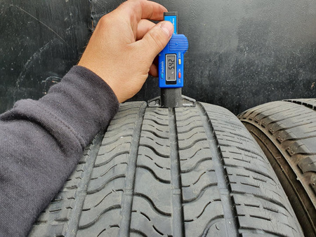 235/55R17 Firestone All Season para opon całoroczne 5,8mm nr7074