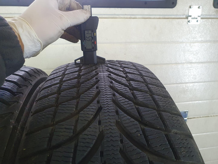 235/65R17 Michelin Latitude Alpin LA2 XL para opon zima 6,5mm nr7441