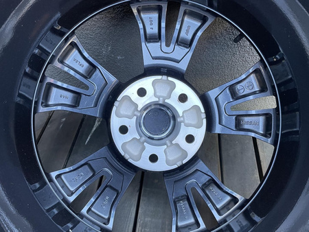 Koła 235/55R18 Kia Sportage R 5x114,3 et35 Pirelli zima nowe