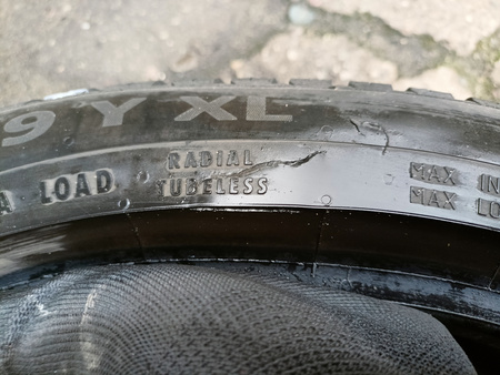 245/40R19 Continental AllSeasonContact para opon całoroczne 7,3mm 9562