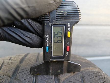 225/50R17 Bridgestone Blizzak 001 para opon zima 6,3mm nr7274