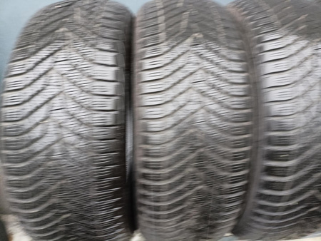 225/55R19 Yokohama Bluearth Winter V905 komplet opon zima 6,6mm nr9564