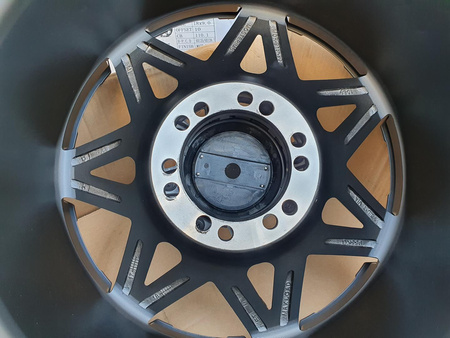 Felgi 18cali Dodge Ram Jeep CJ7 Kia Suzuki 5x139,7 ET0 5szt