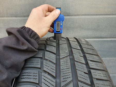 225/35R19 Toyo Snowprox S954 XL opona pojedynka zima 7,7mm nrP953