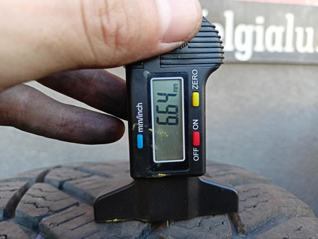 235/55R17 Goodyear UltraGrip komplet opon zima 6,6mm nr7250