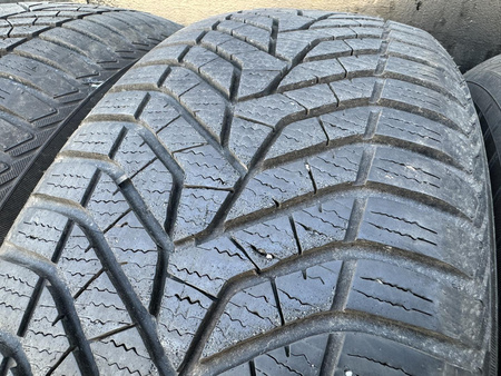 225/65R17 Yokohama W-Drive V905 komplet opon zima 6,4mm nr7119