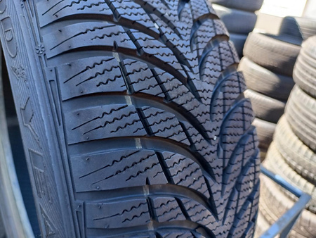 195/55R16 Goodyear UltraGrip 7 opona pojedynka zima 8,8mm P6064