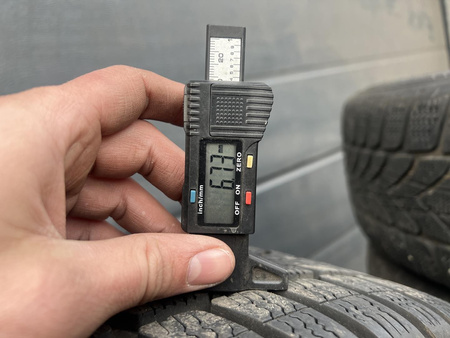 Oryginał koła 225/55R17 Mercedes E klasa W213 A213 Dunlop 6,7mm zima