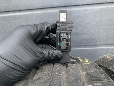 215/65R16 Bridgestone Blizzak Lm-30 komplet opon zima 8,4mm nr648