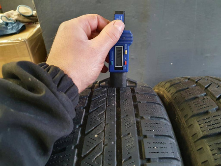 155/65R14 Bridgestone Blizzak LM-30 komplet opon zima 4,9mm nr4072