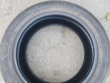 255/50R21 Goodyear UltraGrip Performance komplet opon zima 7,7mm 2329