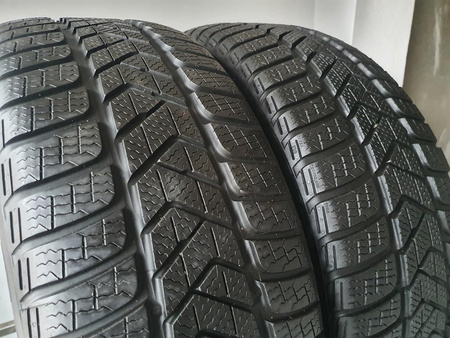 225/55R17 Pirelli Sottozero 3 para opon zima 6,7mm nr7575