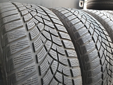 225/55R17 Goodyear UltraGrip XL komplet opon zima 7,0mm nr7815