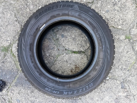 195/65R15 Bridgestone Blizzak LM-30 opona pojedynka zima 8,6mm P1578