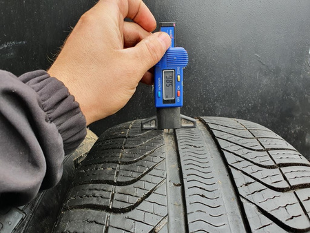 235/55R17 Pirelli AllSeason para opon całoroczne 5,8mm nr7782