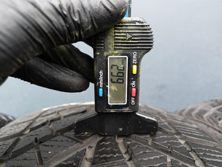 225/55R19 Yokohama Bluearth Winter V905 komplet opon zima 6,6mm nr9564