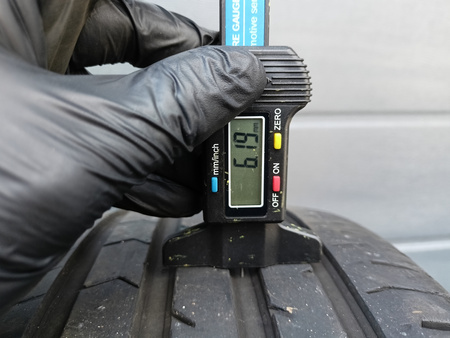 215/55R17 Continental ContiPremiumContact 5 para opon lato 6,1mm 7335