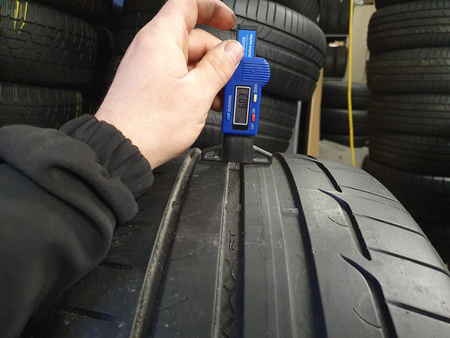 235/55R19 Dunlop Sport Maxx RT para opon lato 6,0mm nr9424