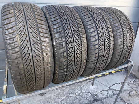 225/40R18 Goodyear UltraGrip 8 Performance komplet opon zima nowe 8960