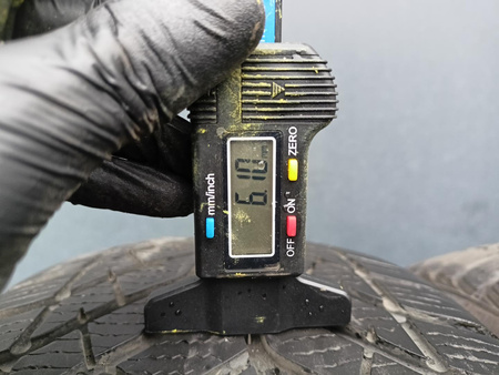 225/55R19 Yokohama Bluearth Winter V905 komplet opon zima 6,1mm nr9563