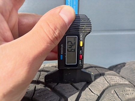 205/60R16 Semperit Speed-Grip 5 para opon zima 6,4mm nr6330