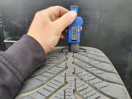 205/55R16 Goodyear Vector4Seasons XL pojedynka całoroczna 6,3mm P1681