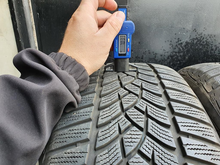 225/55R17 Goodyear UltraGrip XL komplet opon zima 7,0mm nr7815