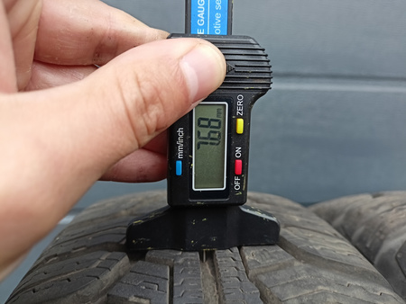 175/65R15 Uniroyal MS Plus 77 komplet opon zima 7,6mm nr5678